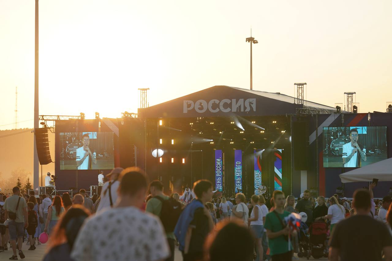В Кемерове сегодня отметили двойное торжество – День России и 107-ю годовщину города В Кемерове сегодня отметили двойное торжество – День России и 107-ю годовщину города