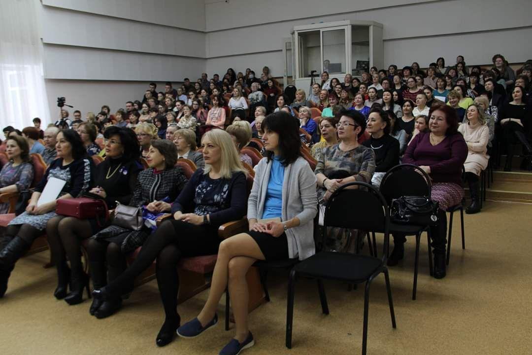 Дина Кирнарская провела в Кузбассе творческие встречи Дина Кирнарская провела в Кузбассе творческие встречи