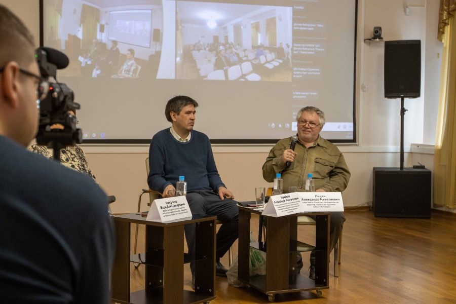 В Кузбассе прошла творческая встреча с российским писателем-фантастом Александром Лидиным В Кузбассе прошла творческая встреча с российским писателем-фантастом Александром Лидиным