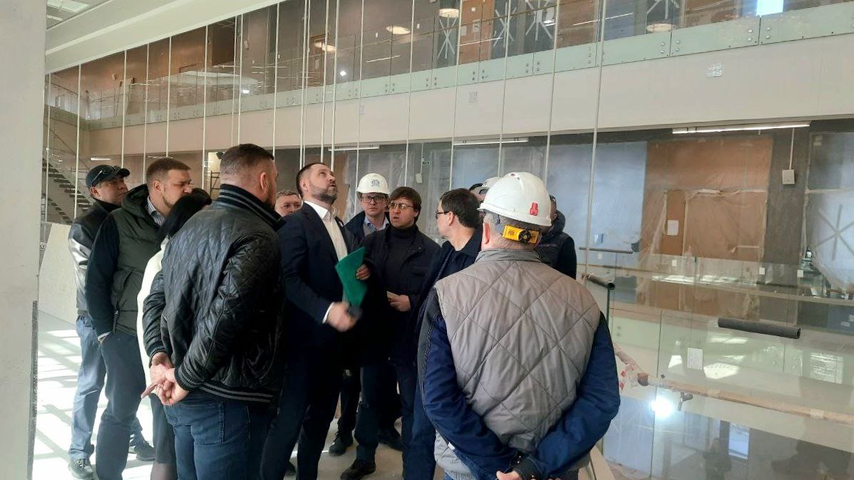 Заместитель министра культуры РФ Владимир Осинцев проконтролировал ход строительства объектов музейно-театрального и культурно-образовательного комплексов в Кузбассе Заместитель министра культуры РФ Владимир Осинцев проконтролировал ход строительства объектов музейно-театрального и культурно-образовательного комплексов в Кузбассе
