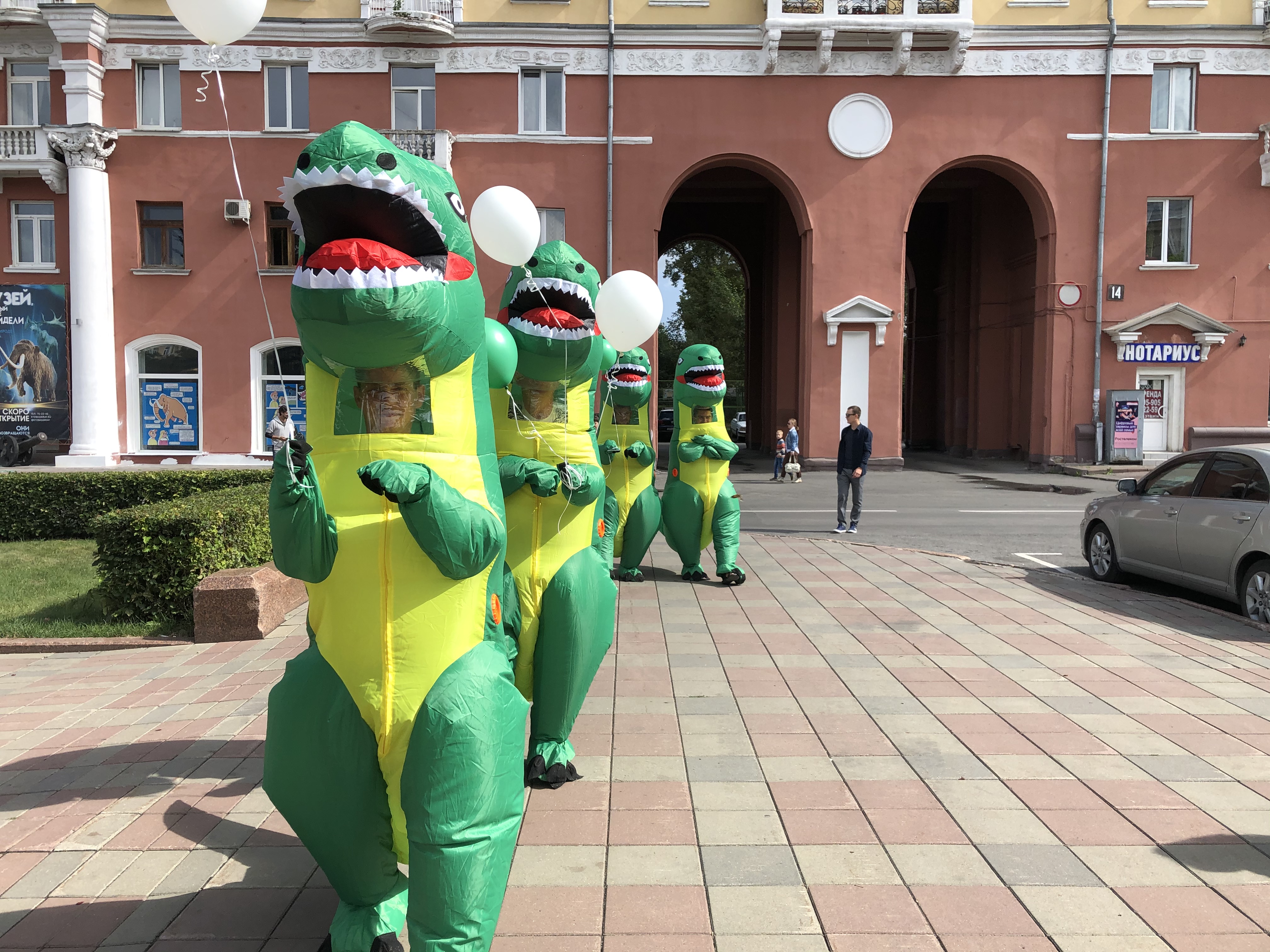 Нашествие динозавров в Кемерове! Нашествие динозавров в Кемерове!