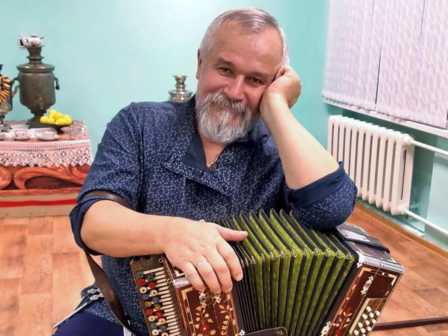 В Кемеровской областной библиотеке для детей и юношества пройдет встреча с кузбасским художником Юрием Михайловым В Кемеровской областной библиотеке для детей и юношества пройдет встреча с кузбасским художником Юрием Михайловым