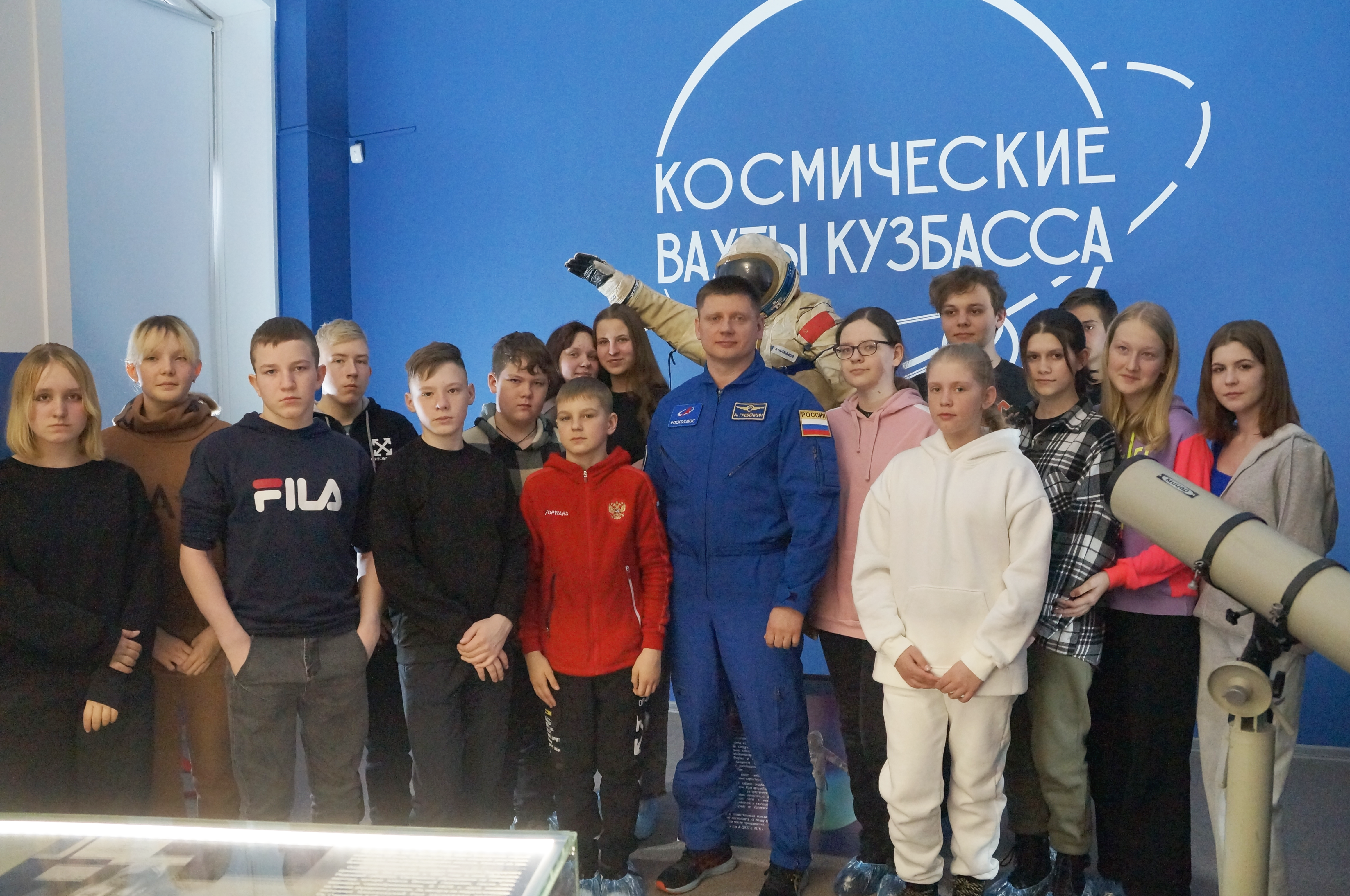 Космонавт-испытатель Александр Гребенкин побывал на экскурсиях в Кемерове Космонавт-испытатель Александр Гребенкин побывал на экскурсиях в Кемерове