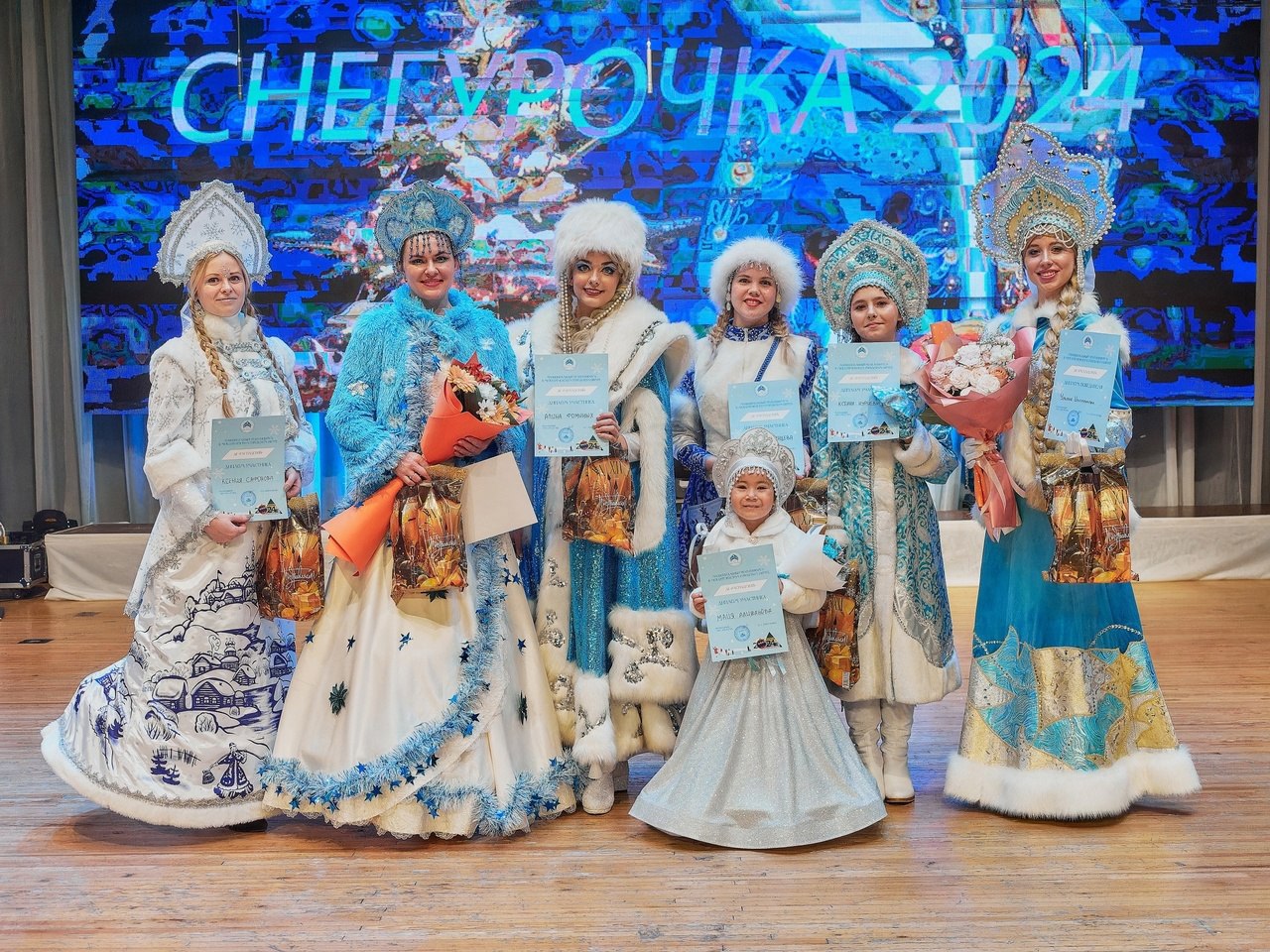 В КуZбассе организуют самый массовый в России хоровод Снегурочек В КуZбассе организуют самый массовый в России хоровод Снегурочек