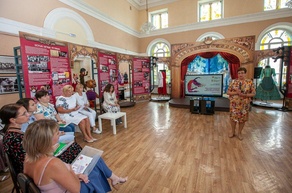 В Кемеровской областной научной библиотеке им. В.Д.Федорова завершился проект «Школа профессиональной адаптации и карьерного развития молодых женщин» В Кемеровской областной научной библиотеке им. В.Д.Федорова завершился проект «Школа профессиональной адаптации и карьерного развития молодых женщин»