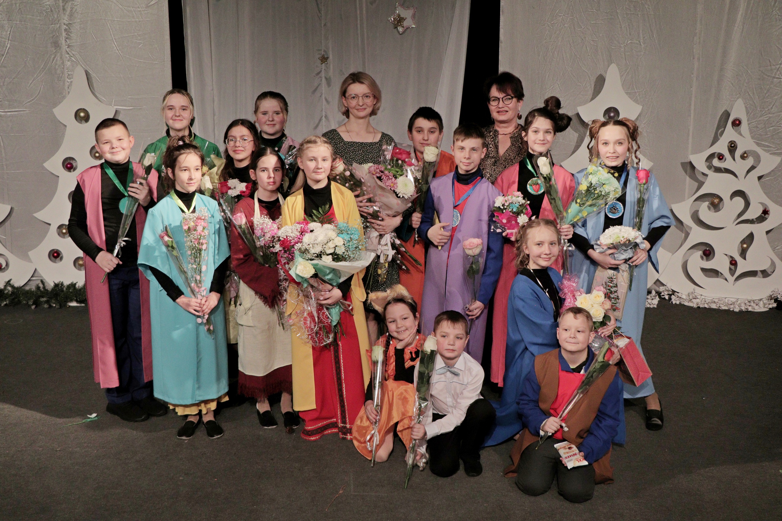 Участники II курса детской театральной мастерской Прокопьевского Ленкома представили зрителям спектакль «12 месяцев»