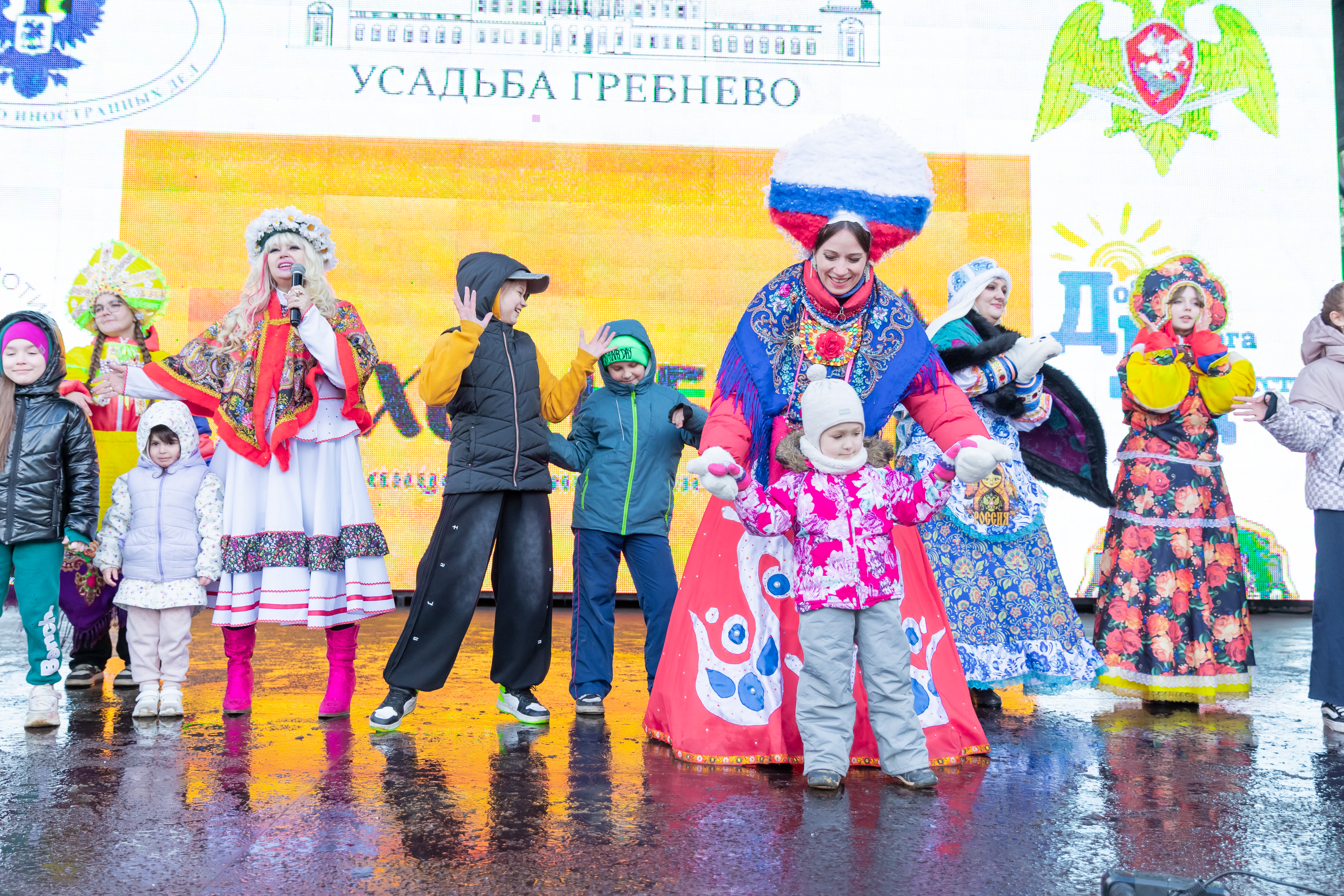 Масштабный международный танцевальный флешмоб «Эхо Побед» прошел в рамках ежегодной Всероссийской патриотической акции «Улицы в лицах» Масштабный международный танцевальный флешмоб «Эхо Побед» прошел в рамках ежегодной Всероссийской патриотической акции «Улицы в лицах»