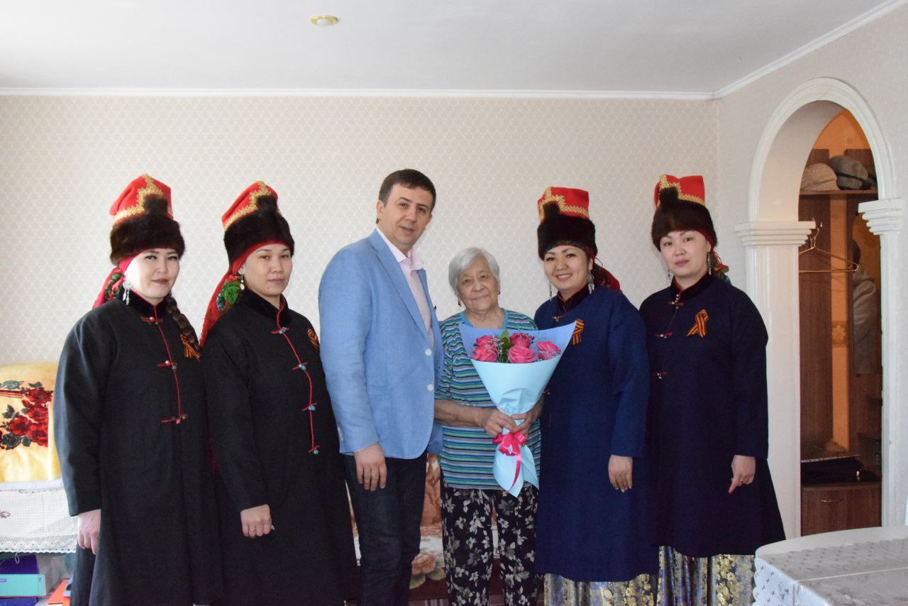 В Кузбассе продолжается акция «В гости к ветерану» В Кузбассе продолжается акция «В гости к ветерану»