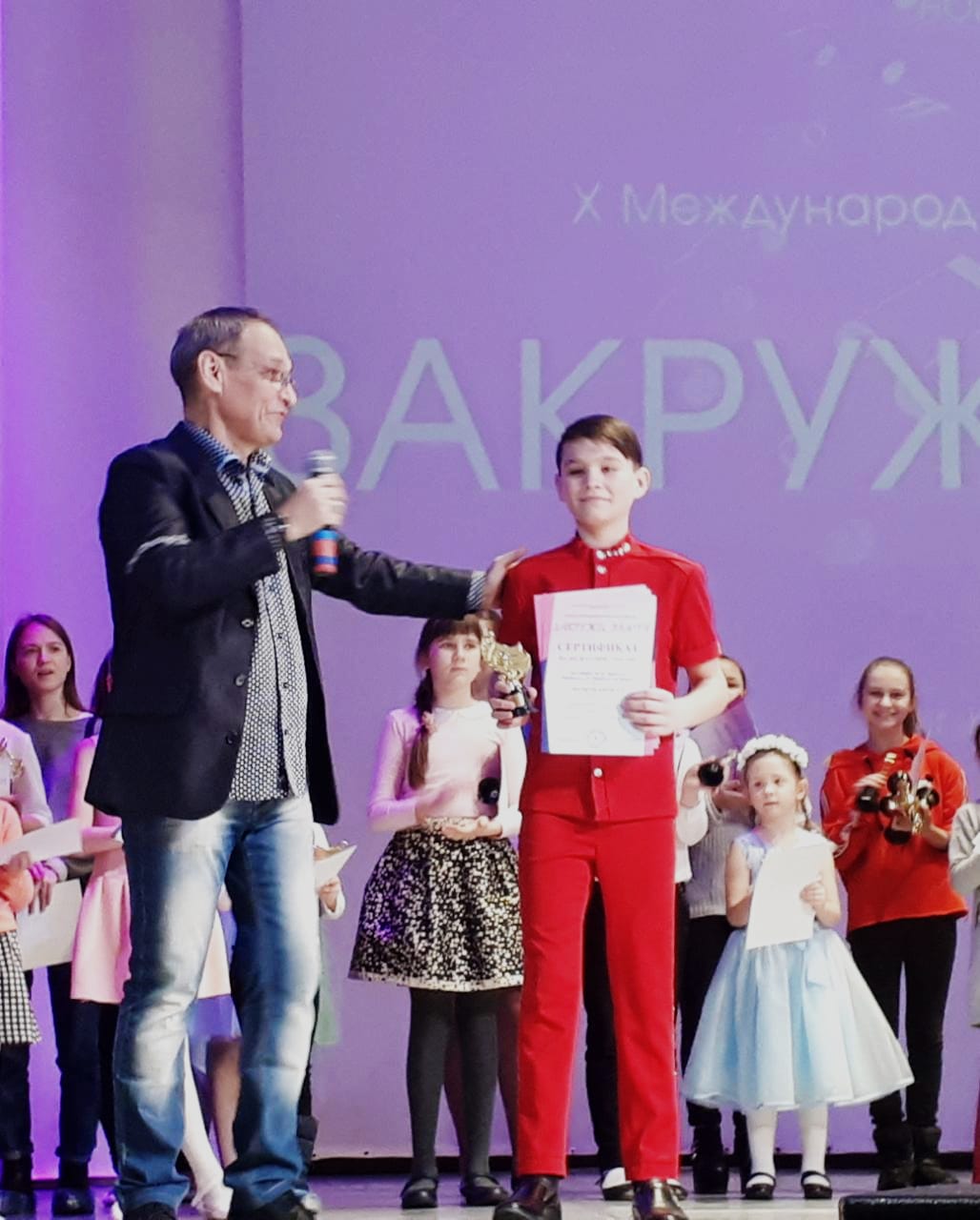 Вокалист из Белова стал обладателем Гран-при X международного конкурса – фестиваля «Закружи вьюга» Вокалист из Белова стал обладателем Гран-при X международного конкурса – фестиваля «Закружи вьюга»
