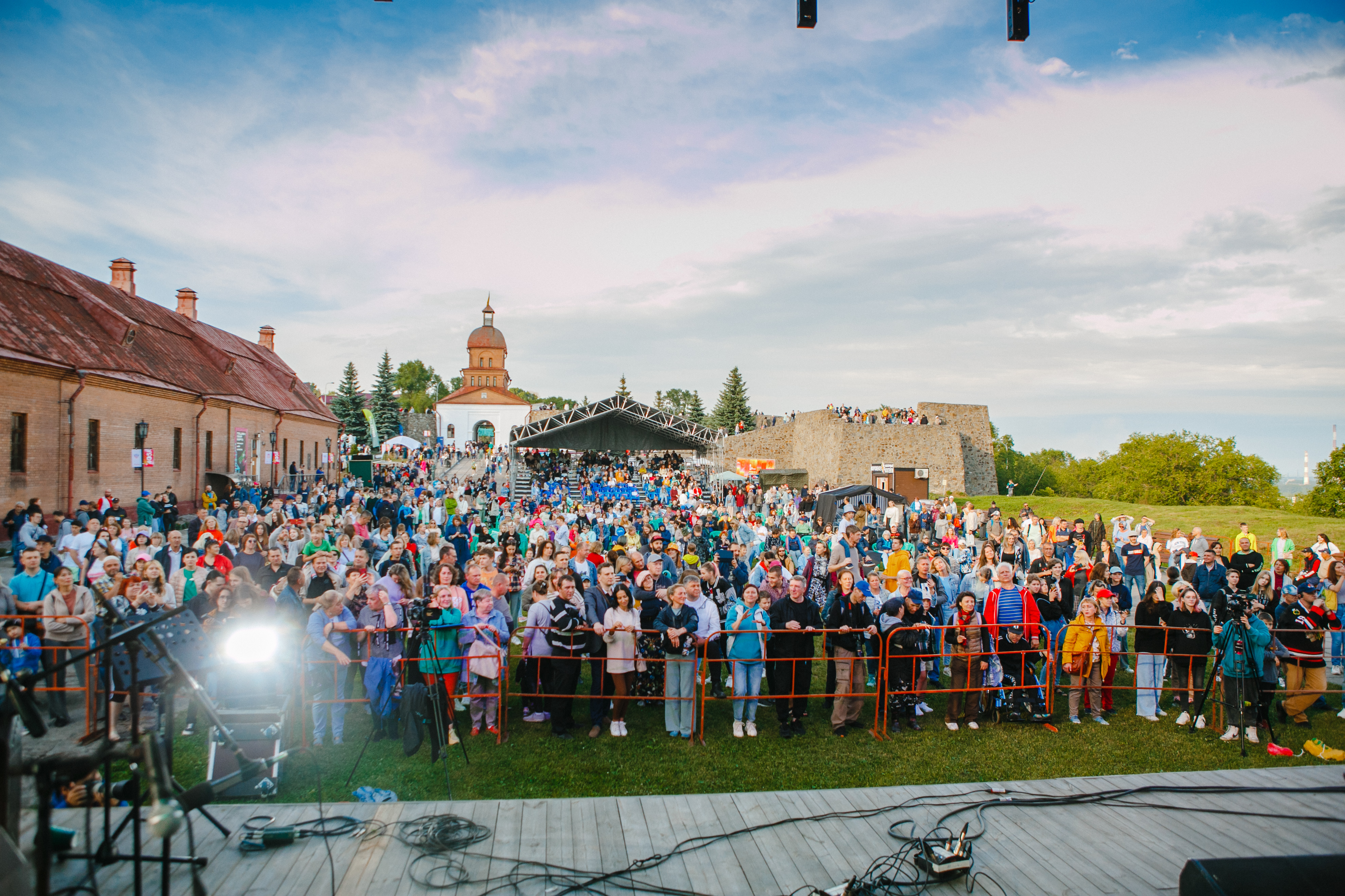 IV Международный семейный open-air фестиваль «КуZня джаzZ» состоялся в Новокузнецке IV Международный семейный open-air фестиваль «КуZня джаzZ» состоялся в Новокузнецке