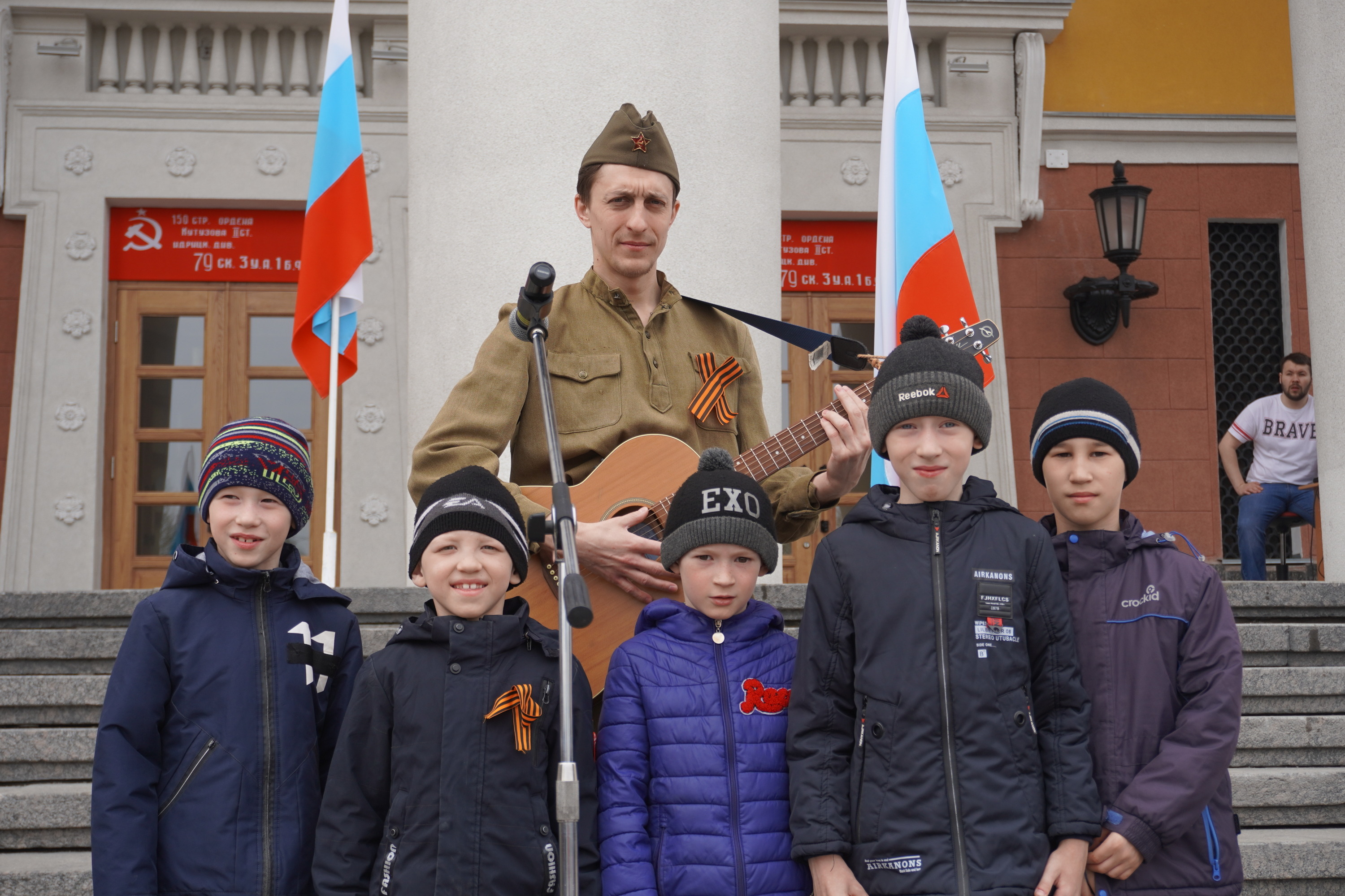 Сотрудники учреждений культуры Кузбасса поздравляют участников Великой Отечественной войны с 9 мая Сотрудники учреждений культуры Кузбасса поздравляют участников Великой Отечественной войны с 9 мая