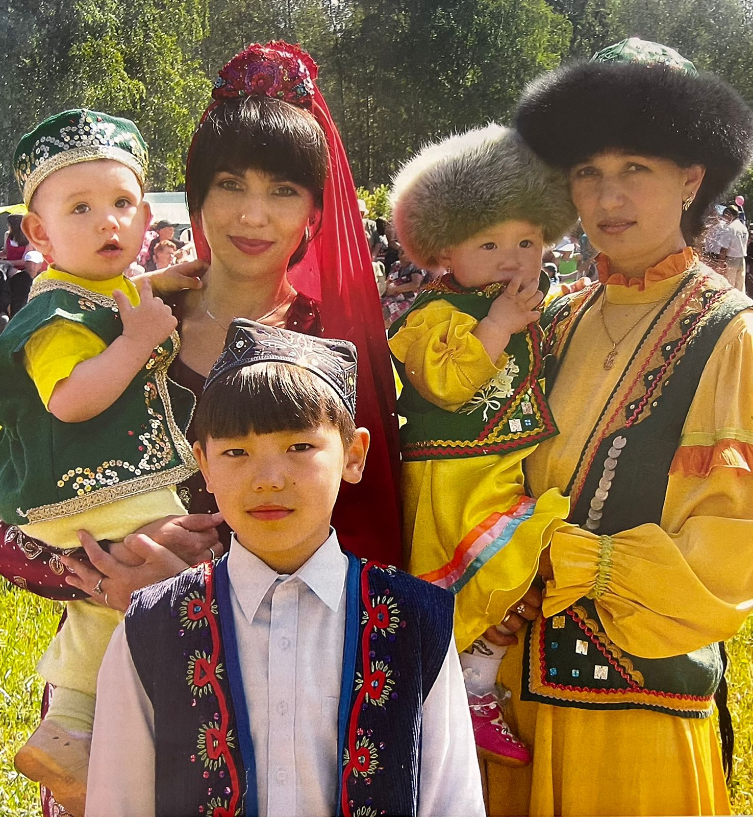 Международный фотоконкурс «Мама и дети в национальных костюмах» приглашает кузбассовцев к участию Международный фотоконкурс «Мама и дети в национальных костюмах» приглашает кузбассовцев к участию