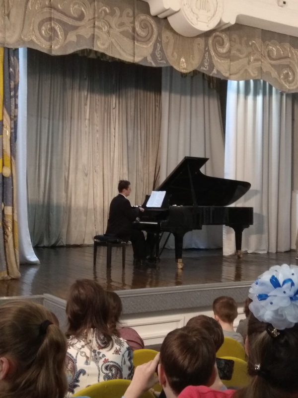 В Ленинск-Кузнецком прошёл концерт Александра Мальцева В Ленинск-Кузнецком прошёл концерт Александра Мальцева